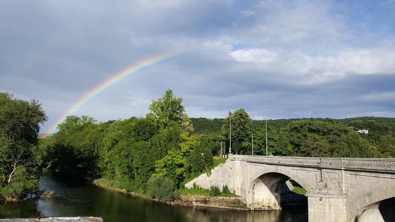 Au Faisan Dore Neuville-sur-Ain Exterior photo
